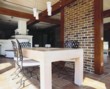  Obývací pokoj je vybaven sedacím nábytkem světově proslulých designérů 