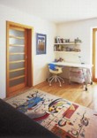 Dívčí pokoj je navržen na přání výtvarně založené uživatelky ve stylu "art deco"