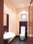 Toaleta s umyvadlem pro hosty v přízemí. Zvolena byla žula Baltic braun a keramika od Philippe Starcka (DURAVIT) - realizace 1999