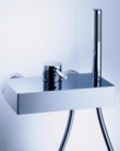  Páková baterie pro sprchy a vany ze série koupelen Axor Starck (HANSGROHE). Není zde nic nadbytečného, nic marného. Pouze čistý design. Koupíte ji za 30 420 Kč 