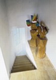  Schodiště spojují mimoúrovňové stavby obou domů 