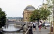  Exkluzivní dvojlůžko Aliana se zadním čelem ze silného matného skla. Cena včetně základního roštu, bez matrace, podle použitého materiálu 253 200 Kč, KTC INTERIER 