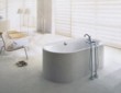  Nadčasové elegance docílíte použitím oválné vany Cetus (VILLEROY & BOCH) z materiálu Quaryl, cena 33 740 Kč (bez DPH), KREINER EXCLUSIV 