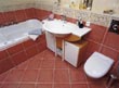 Umyvadlo zdobí designová baterie Bugatti (FARIS) za 4 590 Kč, prodává AQUA TRADE.
