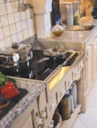 Snížené varné centrum je nejen pěkné na pohled, ale i velmi praktické. Při vaření do hrnce pohodlně vidíte.