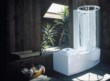  Zejména pro menší koupelny je vhodná kombinovaná hydromasážní vana se sprchou J-SHA Active Twin (JACUZZI), cena modelu s pákovými bateriemi v chromu 303 510 Kč bez DPH, EUROBATH 
