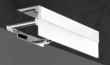  Průsvitným stínítkem proti oslnění je opatřena lampička Lameta (LINEA BETA) se 100W halogenovou žárovkou. Cena 3 665, IL BAGNO 