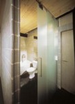 Atipické baterie, skleněné dělící příčky a dveře dodal RUIN INVEST