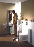 Za 39 800 Kč bez DPH pořídíte sérii VISIT (umývátko, závěsný klozet se sedátkem, pisoár s poklopem), AQUAPLUS.