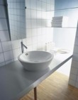 Je libo keramický lavůrek postavený na desce? Design umyvadla i vodovodní baterie Philippe Starck, výroba Duravit