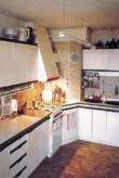  Novoflor standard je podlahovina, která se lepí na suchý pevný, rovný a bezprašný betonový podklad a ve spojích se svařuje. Cena se pohybuje od 183 Kč/m2 v šíři 150 cm, FATRA 