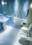 Kolekce Object má sedm barevných odstínů. Ceny baz DPH: umyvadlo (55 x 43 cm) 2 687 Kč, kombi klozet 5 200 Kč, WC sedátko 997 Kč, bidet 3 965 Kč, LAUFEN CZ