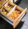  Zásuvka s vyjímatelnými boxy na ovoce a zeleninu, sestavy EWE, cena 9 997 Kč (INTERIÉR ČÁP) 