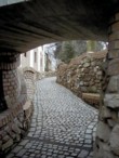 Výtvarný účinek dlažby je v souladu s funkcí, charakterem místa i materiálem použitým na ostatních konstrukcích a úpravách (Trylek, s.r.o.)