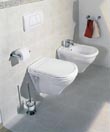 Předstěnový systém GEBERIT. Klozet i bidet jsou z kolekce Vienna (LAUFEN CZ) v cenách 12 907 Kč (klozet), 8 430 Kč (bidet)