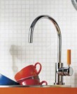  U firmy ALISEO si můžete pořídit baterii Tara classic za 14 836 Kč (DORNBRACHT). Elegantní oblouk baterie doplňuje ovládání hlavice s vyměnitelnou barevnou pákou 