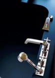  Vanová baterie Citterio/Axor s vysouvací sprchou (design Antonio Citterio) stojí včetně krytých rozvodů 70 285 Kč, HANSGROHE 