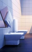  Z kolekce Daro (DURAVIT) je stojací kombiklozet za 47 805 Kč, bidet stojí 15 793 Kč, ALISEO 