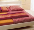  Povlečení ve stejném dekoru Stripe Melange (Elegante) a Melange, design Joop, rozměry 70 x 90/140, 200 x 220 nebo 200 x 200 cm, 100% bavlna se saténovou úpravou, cena na jednolůžko od 3 857 Kč, cena za největší rozměr od 8 520 do 9 083 Kč, ABITARE 