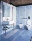  Z kolekce Globo Ronda je závěsný bidet (6 097 Kč) a závěsný klozet (6 481 Kč) s plastovým WC sedátkem (2 217 Kč) 