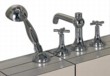  Jednoduchý styl, křížové kohouty bez příkras a dalších dekoračních prvků jsou typické u vanové baterie řady Axor Terrano, HANSGROHE 