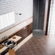  Kuchyň ve vodárenské věži působí velmi industriálně 