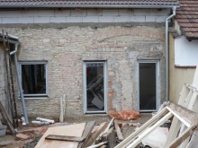 Francouzská okna budou kvůli dostatku světla i v kuchyni a koupelně