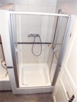  Sprchová vanička z kolekce Saniform plus (Kaldewei), cena 9 178 Kč, je hluboká 30 cm. Termostatická baterie Talis, cena 7 540 Kč, IL BAGNO 