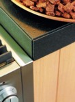 Pracovní deska z platinované žuly (Nero Assoluto). Cena za běžný metr od 8 000 Kč 