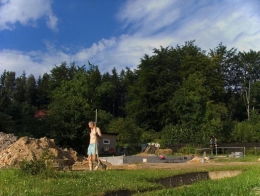 S přívodem vody a elektřiny pomáhala rodina, zbytek dokončily odborné firmy