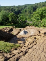 Tempo stavební firmy na stavbě základů domu bylo poněkud pozvolné