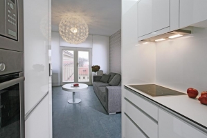 Nábytek v designu architekta Martina Sladkého je vyroben zakázkově přesně na míru danému prostředí