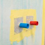 Veškeré prostupy skrze hydroizolační vrstvu musí být ošetřeny hydroizolační stěrkou Baumacol Proof, s vloženou Hydroizolační stěnovou těsnicí manžetou