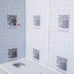 Ihned po provedení hydroizolační vrstvy je možné lepit dlažbu, dochází tak k výraznému zkrácení technologického postupu