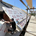 V ploše jede pokládka tepelněizolačních PIR desek DELA MAXX pro nadkrokevní zateplení rychle